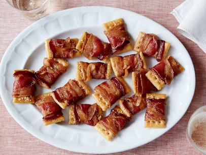 FN_Thanksgiving-Live-Ree-Holiday-Bacon-Appetizer_s4x3.jpg